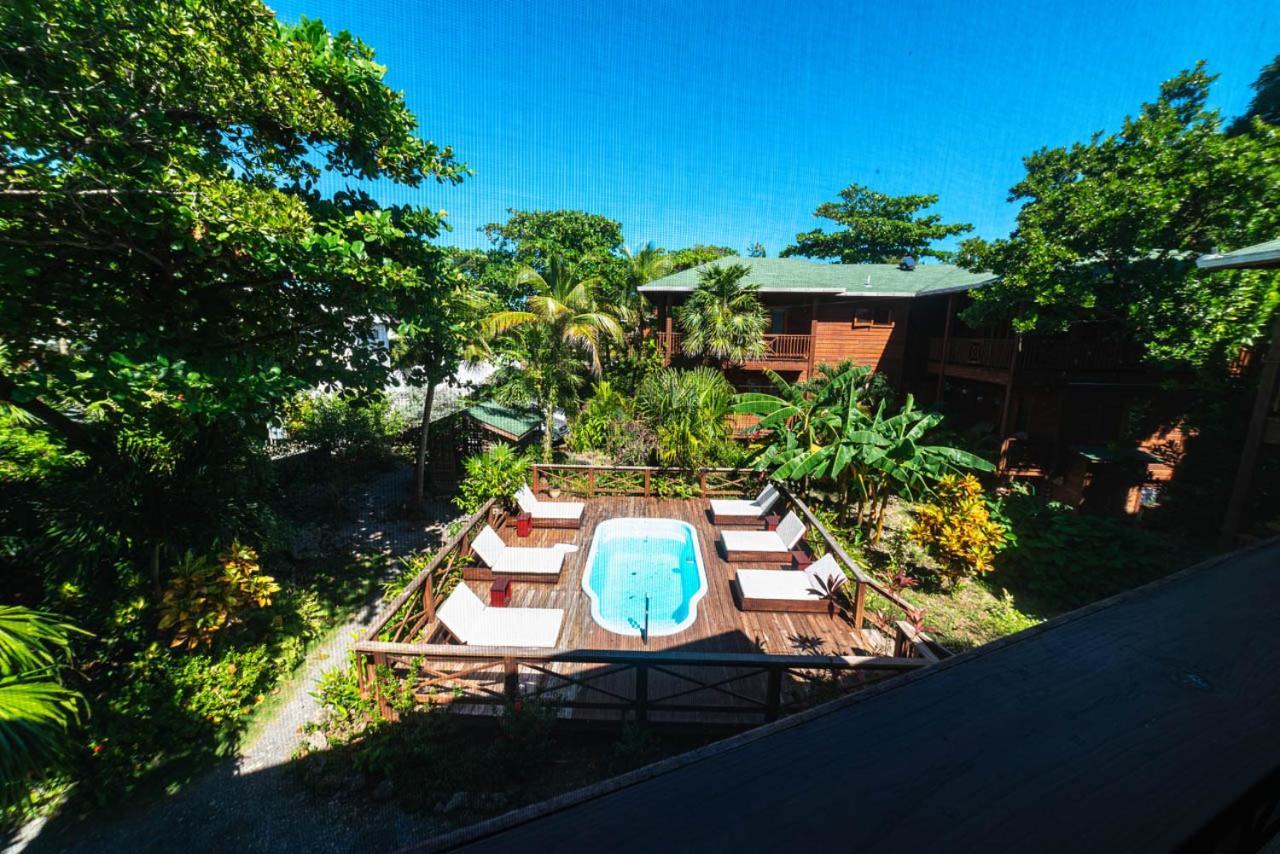 Cocolobo Resort West End Exterior photo