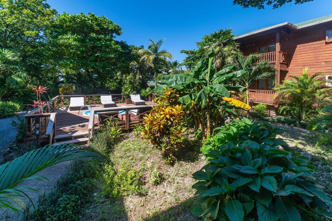 Cocolobo Resort West End Exterior photo
