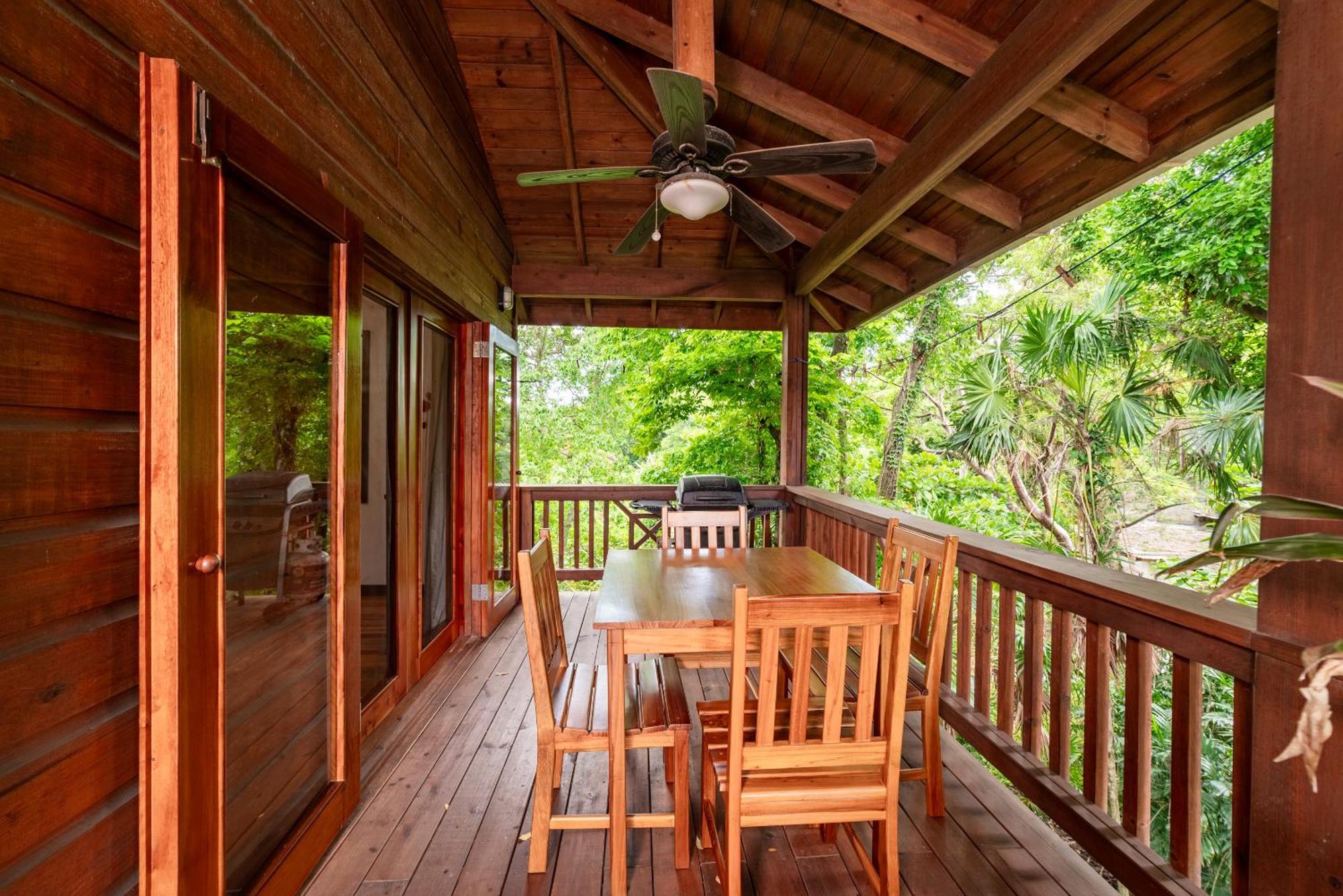 Cocolobo Resort West End Exterior photo